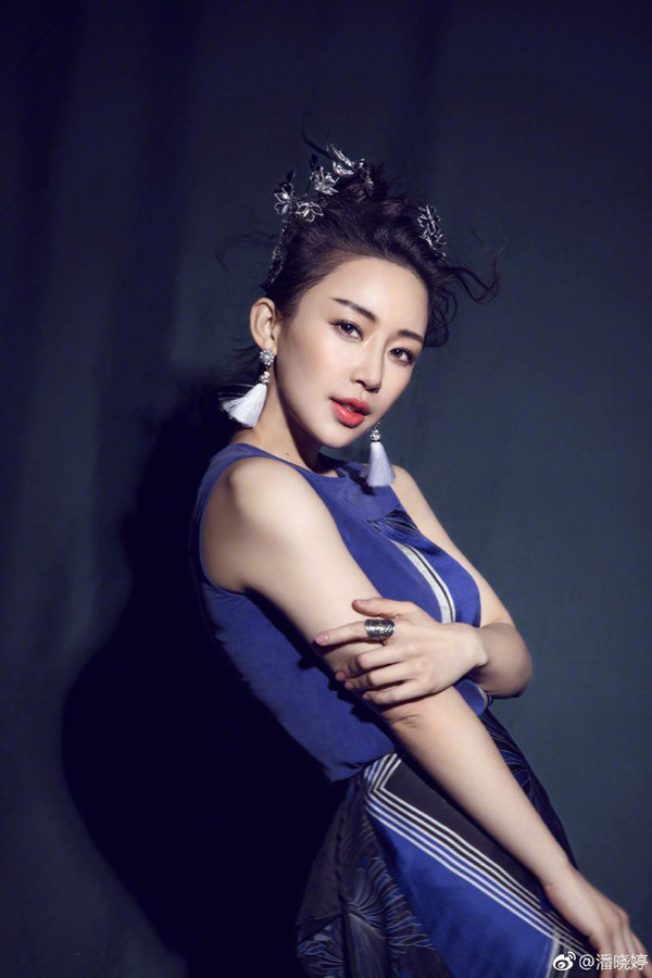 'Nữ thần bi-a' xứ Trung gây ấn tượng với phong cách thời trang sexy - Hình 11 'Nu than bi-a' xu Trung gay an tuong voi phong cach thoi trang sexy-Hinh-11