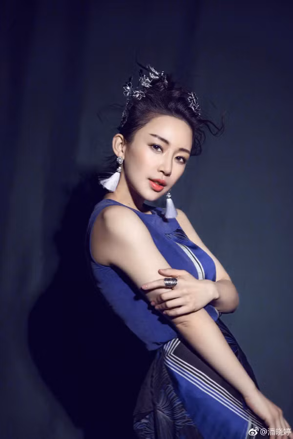 'Nu than bi-a' xu Trung gay an tuong voi phong cach thoi trang sexy-Hinh-11