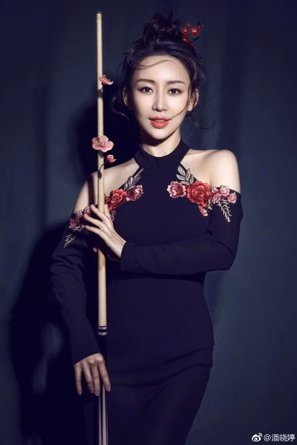 'Nu than bi-a' xu Trung gay an tuong voi phong cach thoi trang sexy-Hinh-2