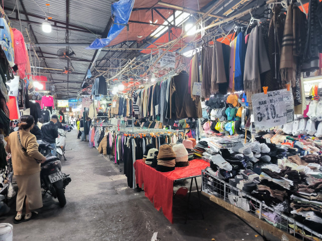 Chợ truyền thống ế ẩm dịp cận Tết, tiểu thương lo lắng - Hình 2 Cho truyen thong e am dip can Tet, tieu thuong lo lang-Hinh-2