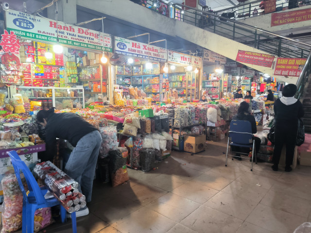 Chợ truyền thống ế ẩm dịp cận Tết, tiểu thương lo lắng - Hình 6 Cho truyen thong e am dip can Tet, tieu thuong lo lang-Hinh-6