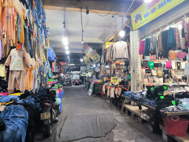 Chợ truyền thống ế ẩm dịp cận Tết, tiểu thương lo lắng - Hình 4 Cho truyen thong e am dip can Tet, tieu thuong lo lang-Hinh-4