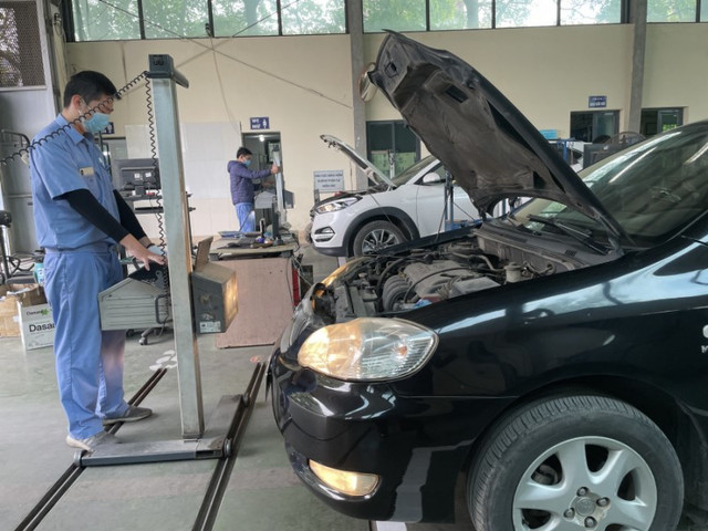 Chuyên gia nói gì về vụ đề xuất bỏ giá cố định đăng kiểm? Chuyen gia noi gi ve vu de xuat bo gia co dinh dang kiem?