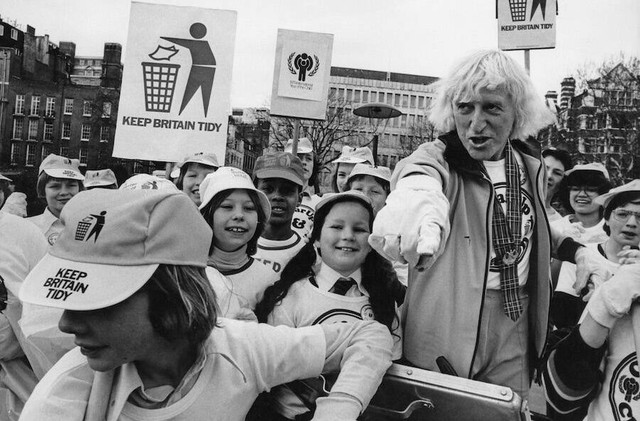 Lật lại tội ác MC nổi tiếng của Anh từng lạm dụng tình dục 500 người - Hình 5 Lat lai toi ac MC noi tieng cua Anh tung lam dung tinh duc 500 nguoi-Hinh-5