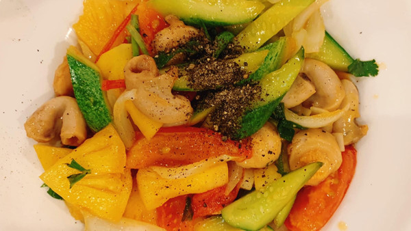 Những món ngon chế biến từ lòng heo - Hình 5 Nhung mon ngon che bien tu long heo-Hinh-5