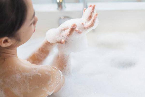 Tắm đúng cách tốt cho tim mạch, tránh mối nguy đột tử - Hình 6 Tam dung cach tot cho tim mach, tranh moi nguy dot tu-Hinh-6