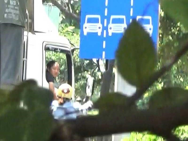 'Cò’ bảo kê xe qua chốt CSGT vào giờ cấm ở TP HCM - Hình 3 'Co’ bao ke xe qua chot CSGT vao gio cam o TP HCM-Hinh-3