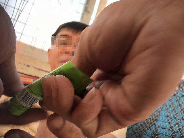 Vụ 'cò' qua chốt giờ cấm: ‘Làm luật’ ngay trong chốt CSGT - Hình 2 Vu 'co' qua chot gio cam: ‘Lam luat’ ngay trong chot CSGT-Hinh-2