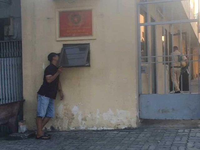 Hành trình đeo bám ‘cò’ dẫn xe qua mặt chốt CSGT vào giờ cấm - Hình 5 Hanh trinh deo bam ‘co’ dan xe qua mat chot CSGT vao gio cam-Hinh-5