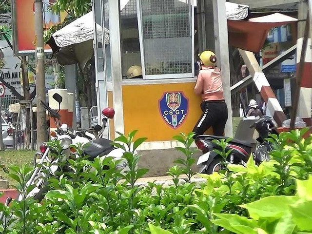Hành trình đeo bám ‘cò’ dẫn xe qua mặt chốt CSGT vào giờ cấm - Hình 3 Hanh trinh deo bam ‘co’ dan xe qua mat chot CSGT vao gio cam-Hinh-3