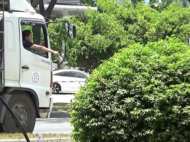 Hành trình đeo bám ‘cò’ dẫn xe qua mặt chốt CSGT vào giờ cấm Hanh trinh deo bam ‘co’ dan xe qua mat chot CSGT vao gio cam