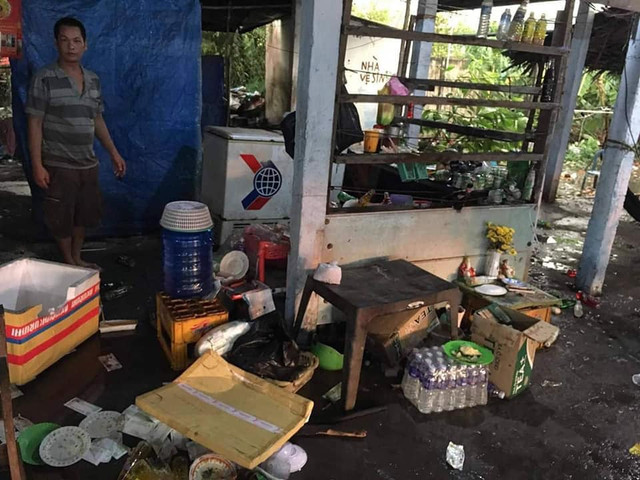 Vợ chồng chủ quán nước đánh khách chảy máu đầu bị trả thù Vo chong chu quan nuoc danh khach chay mau dau bi tra thu