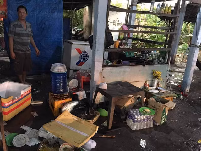 Vo chong chu quan nuoc danh khach chay mau dau bi tra thu