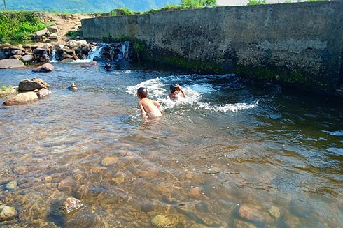 Ảnh: Lên vùng cao xem trẻ con giải nhiệt mùa hè Anh: Len vung cao xem tre con giai nhiet mua he