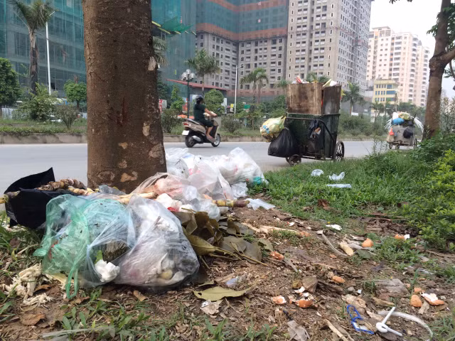 Ha Noi ngap rac chang khac gi duong lang-Hinh-5