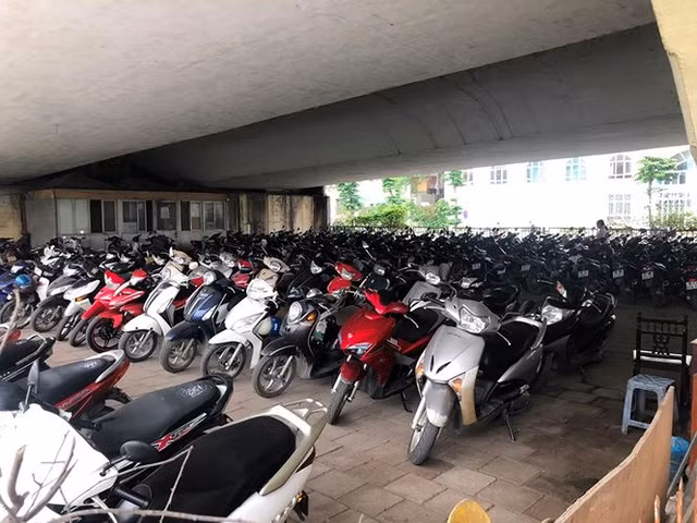 Bap chap yeu cau cua Bo GTVT, bai trong xe gam cau Ha Noi van nhon nhip-Hinh-3