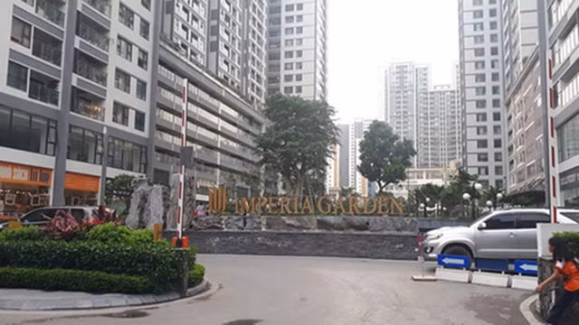 Hinh phat nao danh cho nguoi dan ong nuoc ngoai sam so trong thang may