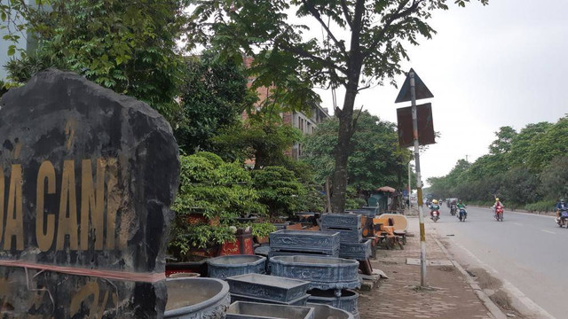 Ngán ngẩm cảnh hàng rong mọc như nấm trên đại lộ Thăng Long - Hình 9 Ngan ngam canh hang rong moc nhu nam tren dai lo Thang Long-Hinh-9