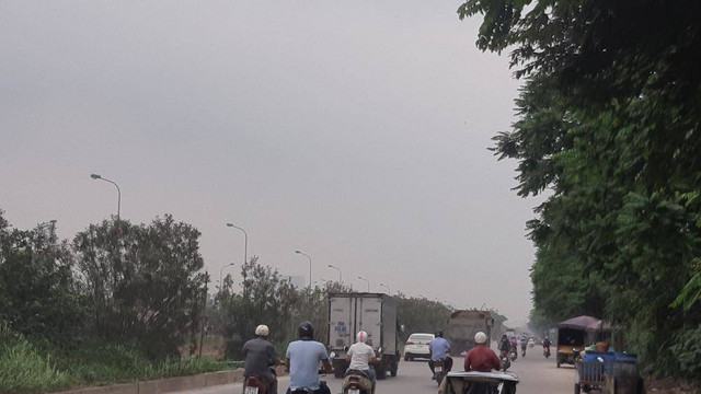 Ngán ngẩm cảnh hàng rong mọc như nấm trên đại lộ Thăng Long - Hình 12 Ngan ngam canh hang rong moc nhu nam tren dai lo Thang Long-Hinh-12