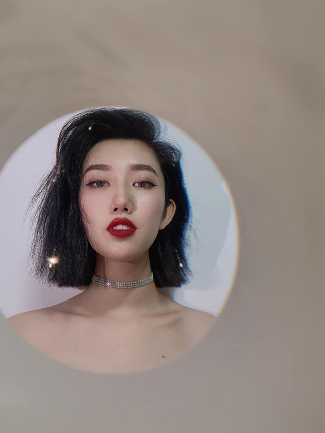 “Hotgirl IELTS 8.5” vẫn đẹp dù trang điểm bầm dập như dọa ma Halloween “Hotgirl IELTS 8.5” van dep du trang diem bam dap nhu doa ma Halloween