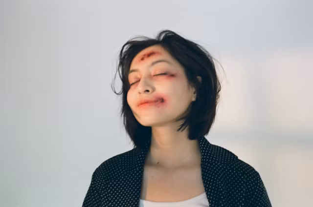 “Hotgirl IELTS 8.5” van dep du trang diem bam dap nhu doa ma Halloween-Hinh-11