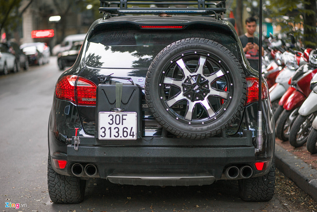 Đại gia Đặng Lê Nguyên Vũ vừa độ xe Porsche Cayenne cực ngầu - Hình 3 Dai gia Dang Le Nguyen Vu vua do xe Porsche Cayenne cuc ngau-Hinh-3