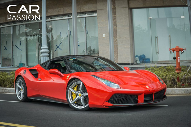 Mãn nhãn với siêu xe Ferrari 488 GTB hơn 11 tỷ xuất hiện ở Sài Gòn Man nhan voi sieu xe Ferrari 488 GTB hon 11 ty xuat hien o Sai Gon
