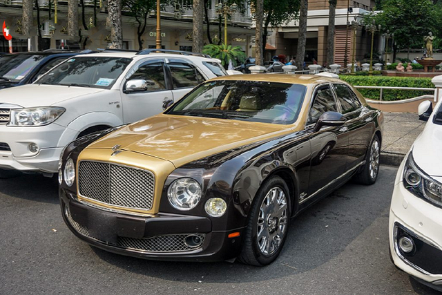 Xe sang Bentley Mulsanne tiền tỷ có màu cực đẹp ở Sài Gòn Xe sang Bentley Mulsanne tien ty co mau cuc dep o Sai Gon