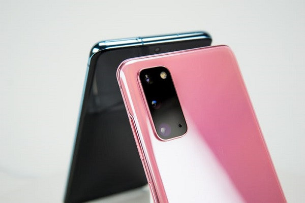 Màn hình đẹp, cam chất: Loạt điểm cộng giúp Samsung Galaxy S20 “qua mặt” iPhone - Hình 3 Man hinh dep, cam chat: Loat diem cong giup Samsung Galaxy S20 “qua mat” iPhone-Hinh-3