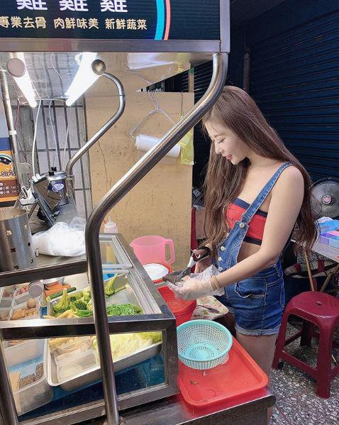 Quán ăn đêm Đài Loan hút khách nhờ cô chủ xinh đẹp hút hồn Quan an dem Dai Loan hut khach nho co chu xinh dep hut hon