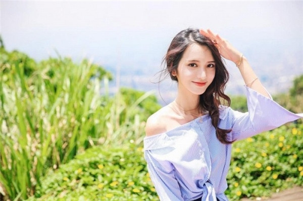 Nhan sắc 'nữ thần Vũ Hán' khiến đấng mày râu điêu đứng - Hình 2 Nhan sac 'nu than Vu Han' khien dang may rau dieu dung-Hinh-2
