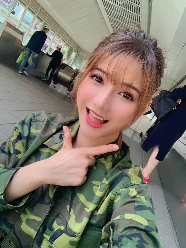 Hotgirl bán cá có thần thái sáng bừng khu chợ - Hình 7 Hotgirl ban ca co than thai sang bung khu cho-Hinh-7