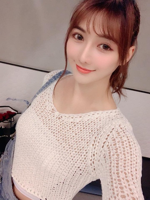 Hotgirl bán cá có thần thái sáng bừng khu chợ - Hình 6 Hotgirl ban ca co than thai sang bung khu cho-Hinh-6