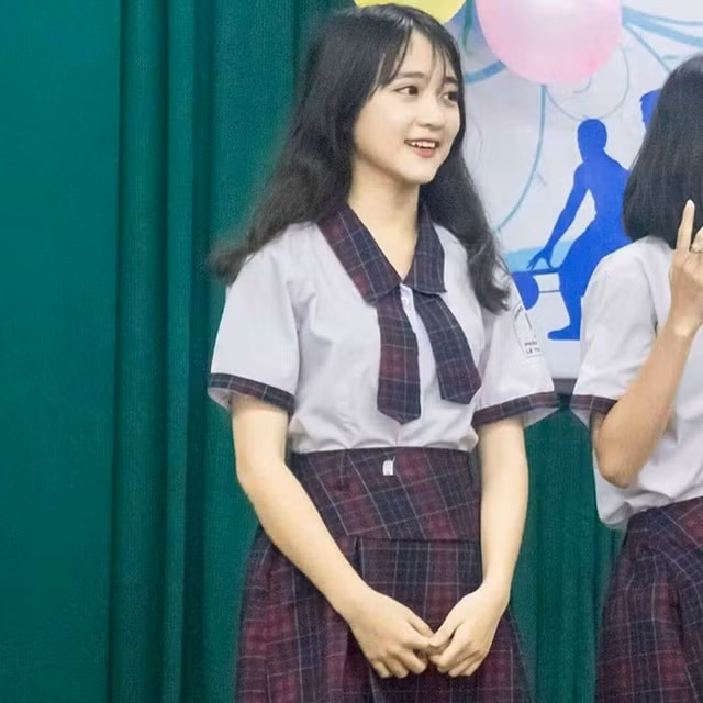 Nu sinh 2K2 khien dan mang 'met tim' vi qua xinh