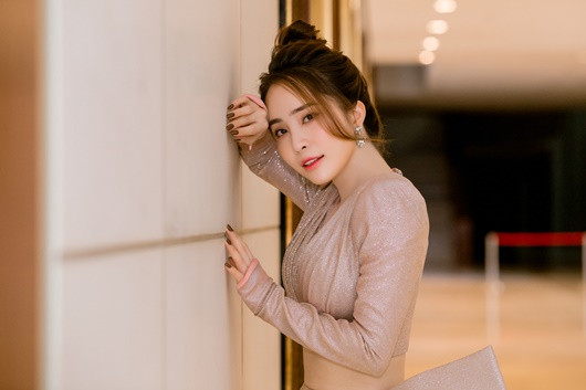 'Tiểu tam' Quỳnh Nga khiến dân tình bỏng mắt với vòng eo siêu nhỏ - Hình 6 'Tieu tam' Quynh Nga khien dan tinh bong mat voi vong eo sieu nho-Hinh-6