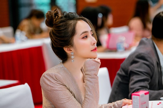 'Tiểu tam' Quỳnh Nga khiến dân tình bỏng mắt với vòng eo siêu nhỏ - Hình 9 'Tieu tam' Quynh Nga khien dan tinh bong mat voi vong eo sieu nho-Hinh-9