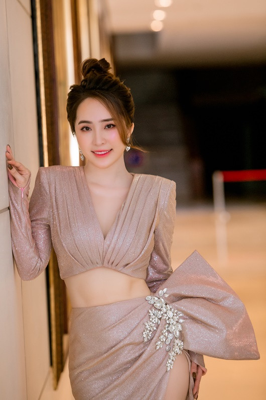 'Tiểu tam' Quỳnh Nga khiến dân tình bỏng mắt với vòng eo siêu nhỏ - Hình 5 'Tieu tam' Quynh Nga khien dan tinh bong mat voi vong eo sieu nho-Hinh-5