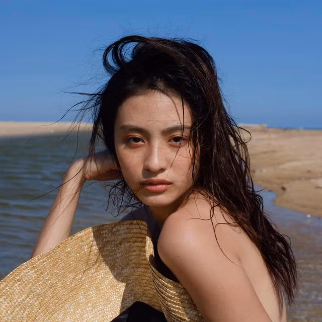 Dan nguoi mau sinh nam 1996 gay an tuong voi hinh the goi cam