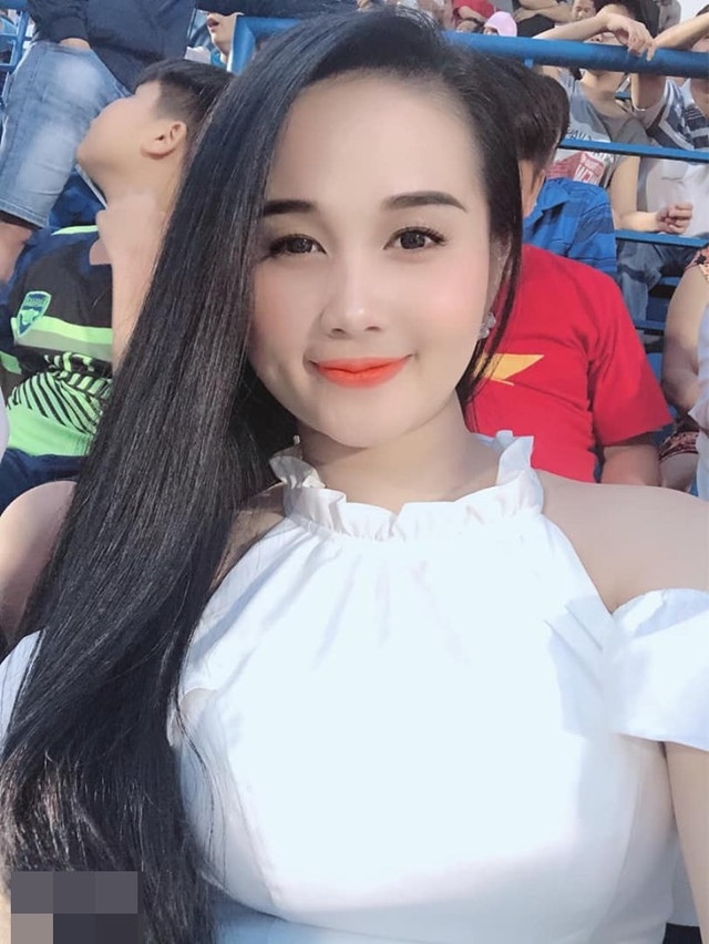 Ngắm nhan sắc hotgirl gợi cảm là bạn gái cầu thủ U22 sút tung lưới Trung Quốc Ngam nhan sac hotgirl goi cam la ban gai cau thu U22 sut tung luoi Trung Quoc