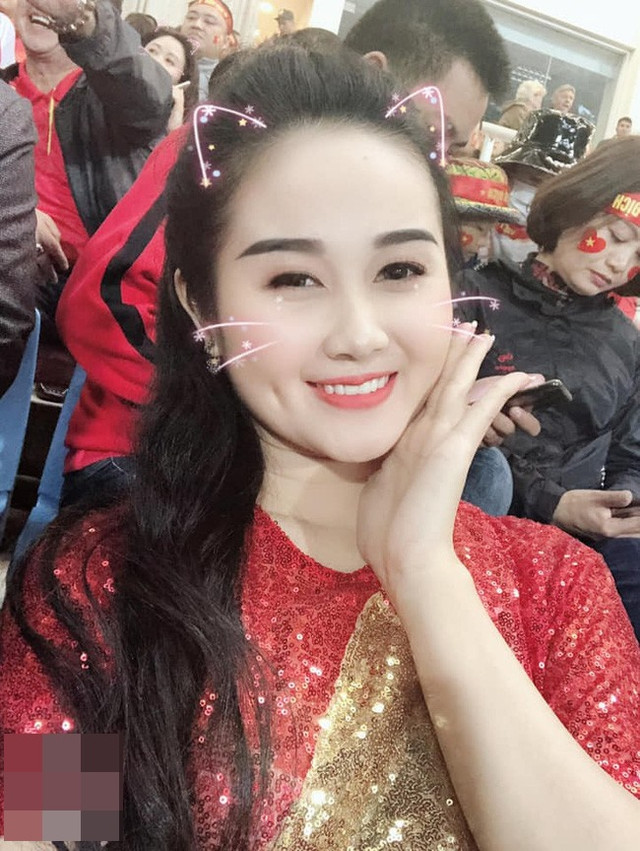 Ngắm nhan sắc hotgirl gợi cảm là bạn gái cầu thủ U22 sút tung lưới Trung Quốc - Hình 9 Ngam nhan sac hotgirl goi cam la ban gai cau thu U22 sut tung luoi Trung Quoc-Hinh-9