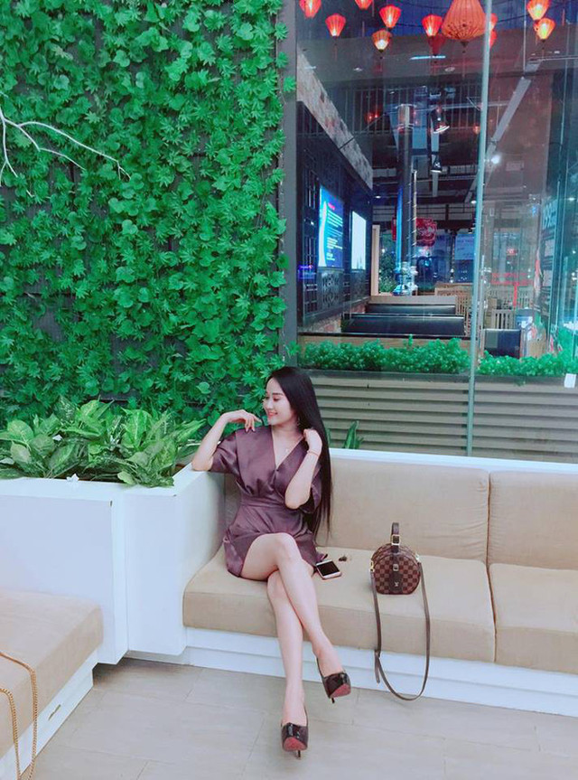 Ngắm nhan sắc hotgirl gợi cảm là bạn gái cầu thủ U22 sút tung lưới Trung Quốc - Hình 5 Ngam nhan sac hotgirl goi cam la ban gai cau thu U22 sut tung luoi Trung Quoc-Hinh-5