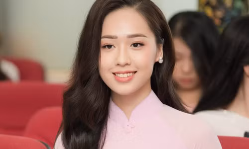 Nhan sac co gai tang hoa Tong thong My bay gio the nao?-Hinh-2
