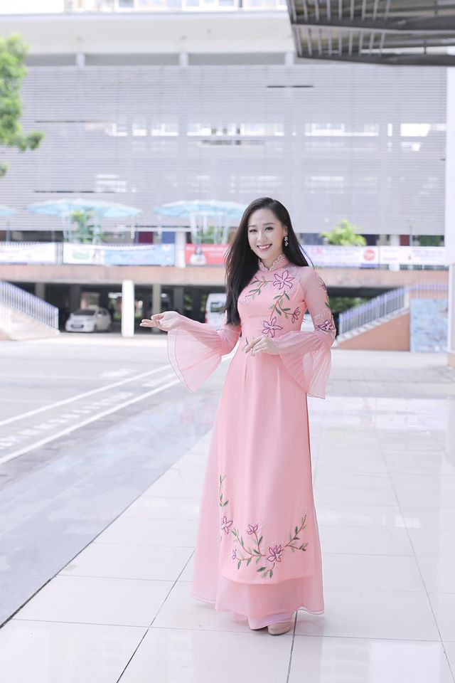 Nhan sắc cô gái tặng hoa Tổng thống Mỹ bây giờ thế nào? - Hình 8 Nhan sac co gai tang hoa Tong thong My bay gio the nao?-Hinh-8