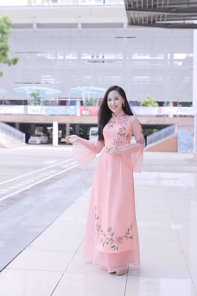 Nhan sac co gai tang hoa Tong thong My bay gio the nao?-Hinh-8
