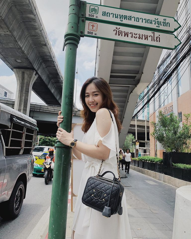 Nhan sắc cô gái tặng hoa Tổng thống Mỹ bây giờ thế nào? - Hình 4 Nhan sac co gai tang hoa Tong thong My bay gio the nao?-Hinh-4