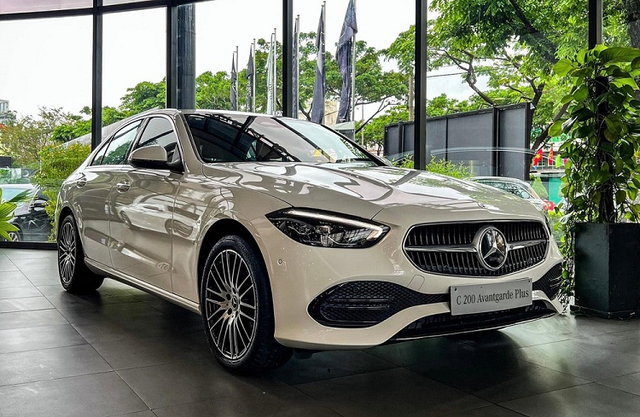Mercedes-Benz C-Class đang được ưu đãi tới gần 500 triệu tại Việt Nam - Hình 3 Mercedes-Benz C-Class dang duoc uu dai toi gan 500 trieu tai Viet Nam-Hinh-3
