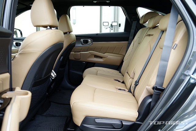 Kia Sorento 2024 đắt ngang ngửa Hyundai SantaFe mới - Hình 7 Kia Sorento 2024 dat ngang ngua Hyundai SantaFe moi-Hinh-7