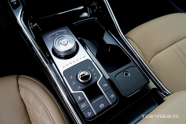 Kia Sorento 2024 đắt ngang ngửa Hyundai SantaFe mới - Hình 12 Kia Sorento 2024 dat ngang ngua Hyundai SantaFe moi-Hinh-12