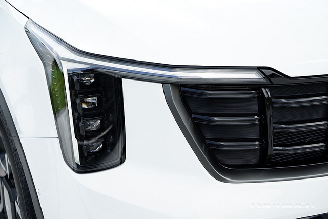 Kia Sorento 2024 đắt ngang ngửa Hyundai SantaFe mới - Hình 4 Kia Sorento 2024 dat ngang ngua Hyundai SantaFe moi-Hinh-4