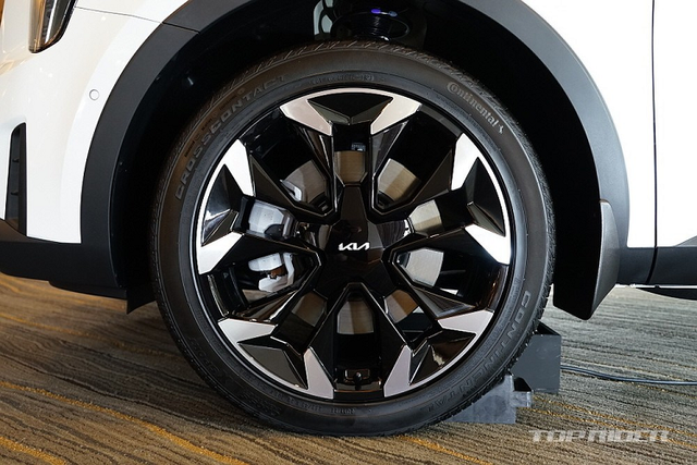 Kia Sorento 2024 đắt ngang ngửa Hyundai SantaFe mới - Hình 9 Kia Sorento 2024 dat ngang ngua Hyundai SantaFe moi-Hinh-9